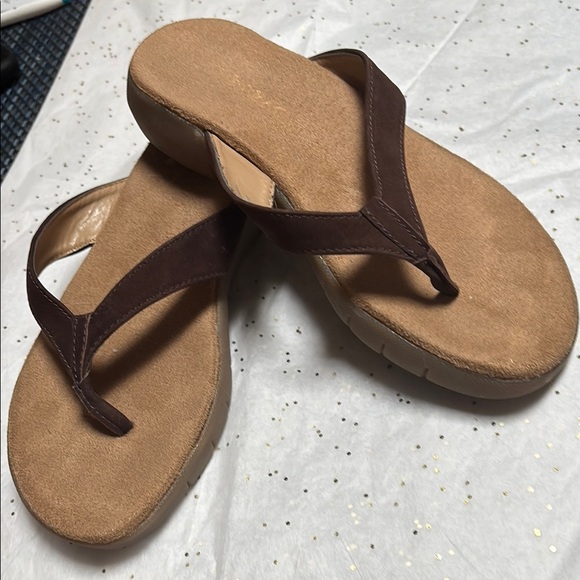 Aerosols brown size 7.5 flip flops Great for the summer months - Picture 1 of 3